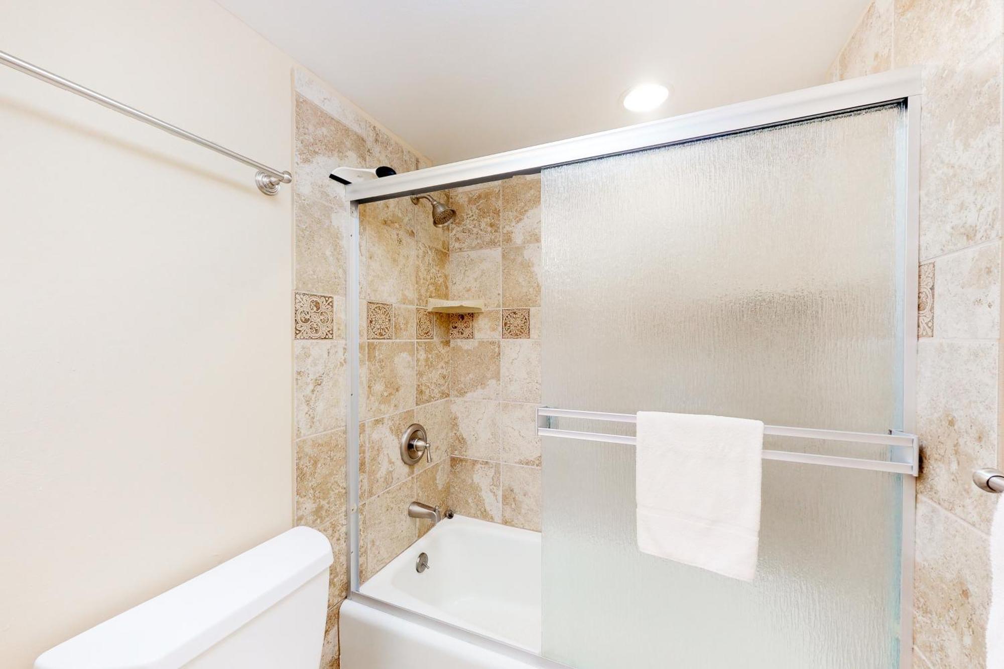 Hololani Resort Kahana Екстериор снимка